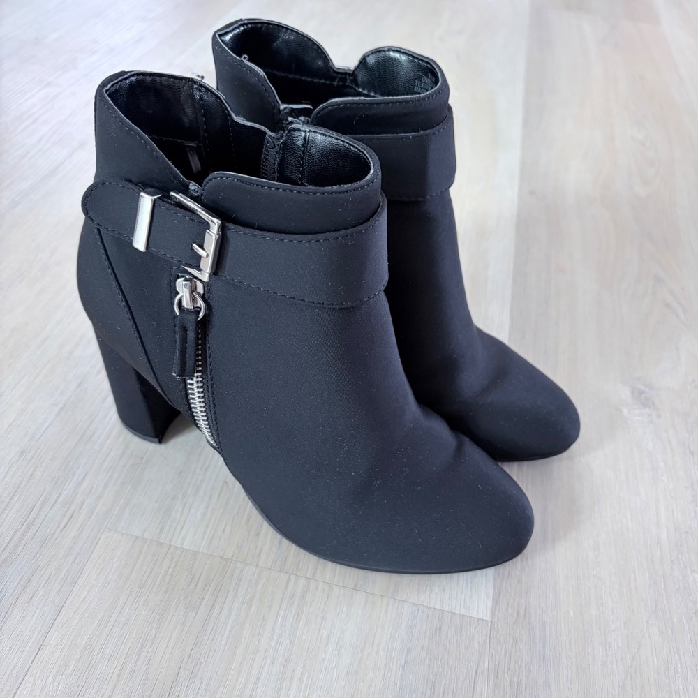 Unisa Unrisha-R Blk Textile Block Heel Ankle Boots Buckle Detail Wide Width 6.5W